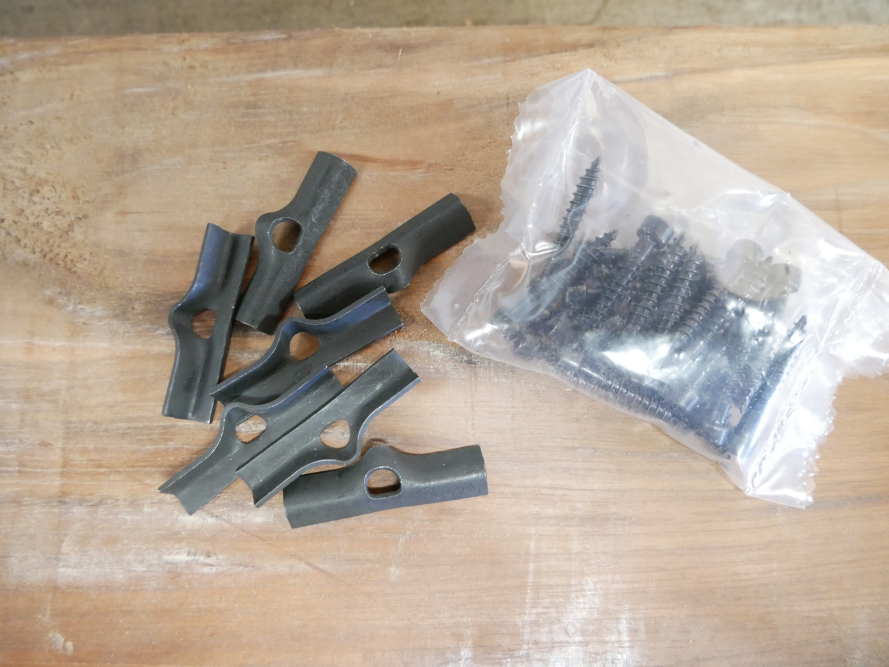 Starterclip plus Schrauben für WPC und BPC Dielen 1 Paket = 25 Stck. 